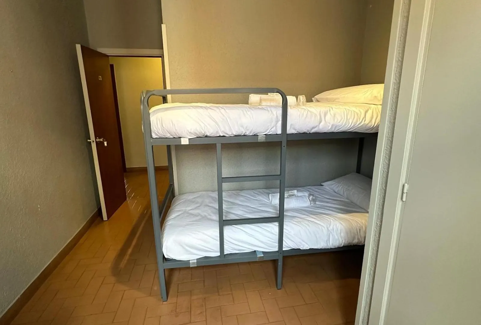 Mikasita Bilbao - Student Housing & Coliving Hostel